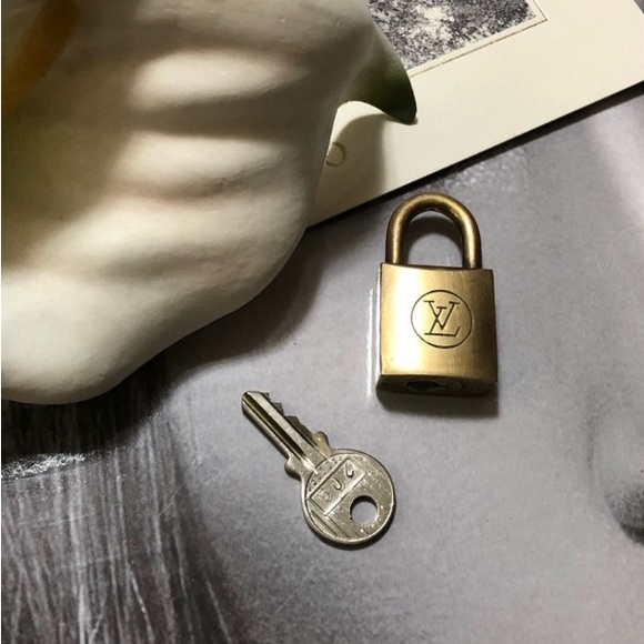 Louis Vuitton 200 series Lock & Key - Picture 3 of 6